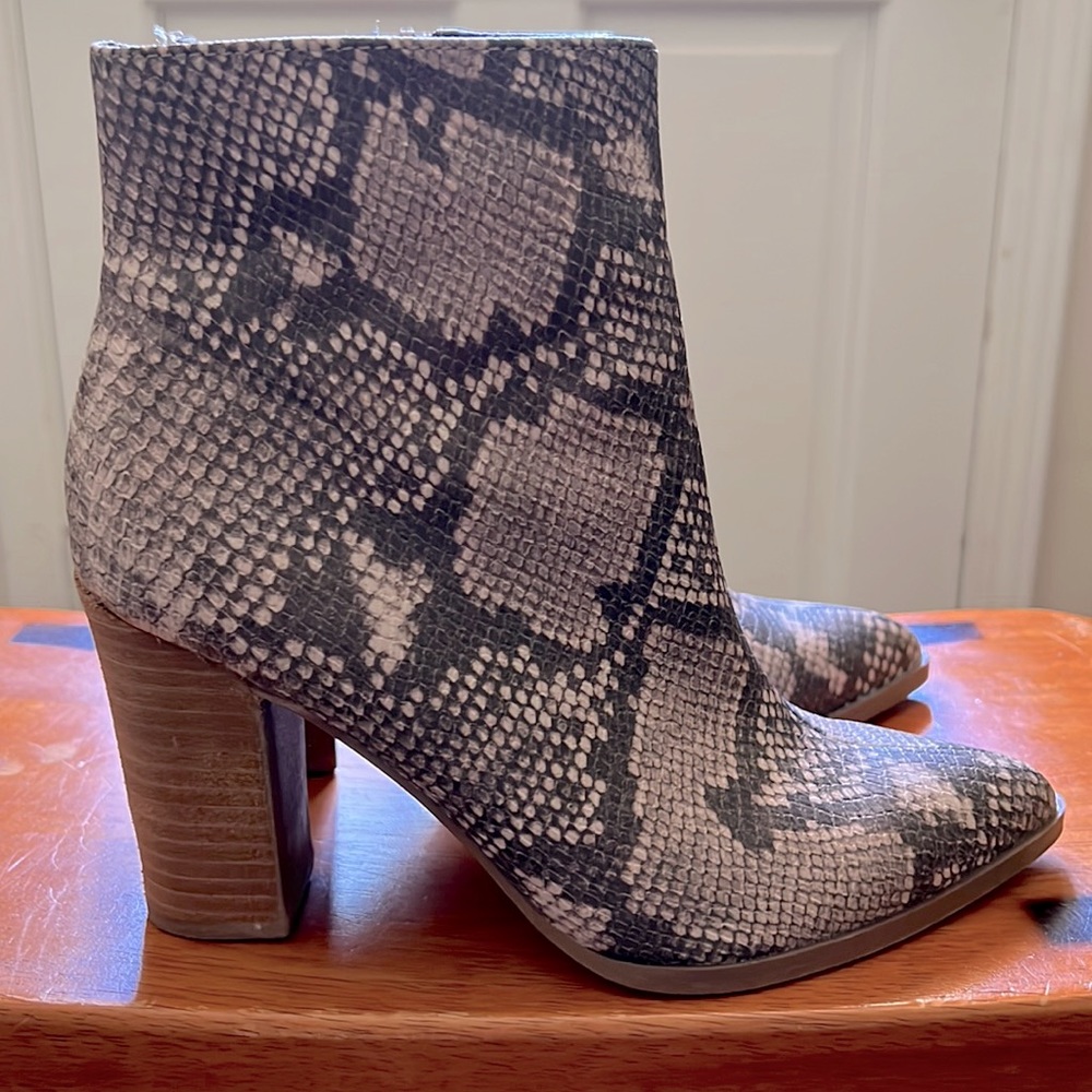 Carlos Santana Snakeskin booties. Size 6.5.